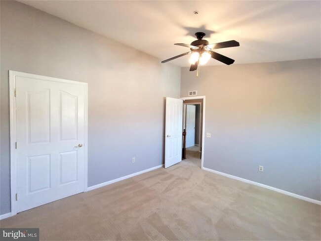 Building Photo - 306 Waters Edge Dr