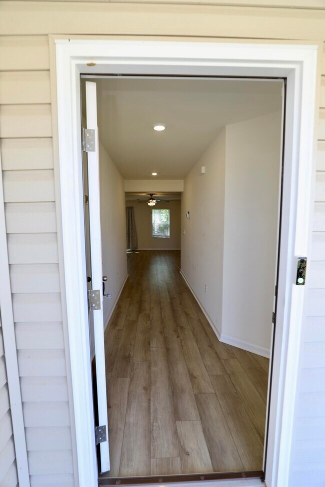 Building Photo - 1718 Canopy Dr
