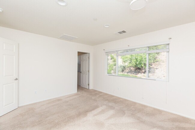 Building Photo - 4 Bed, 3 Bath - Fallbrook Single Family Home