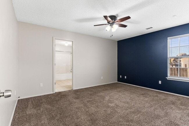 Building Photo - 10 Meadow Ridge Loop