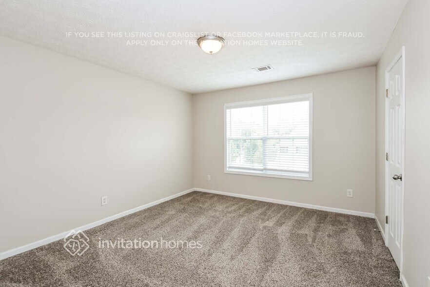 Building Photo - 3329 Silver Ridge Dr