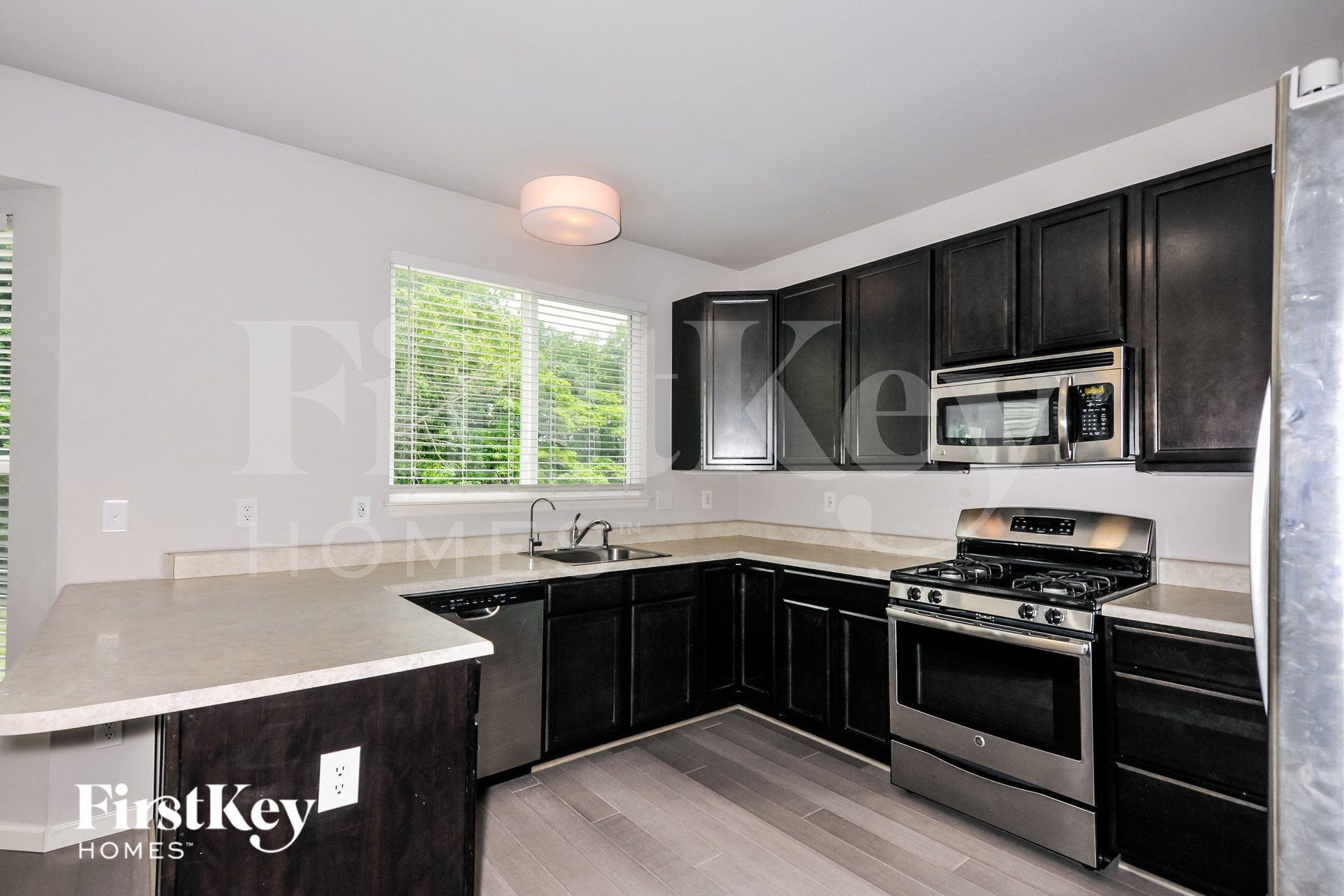 Building Photo - 246 Lonepine Dr