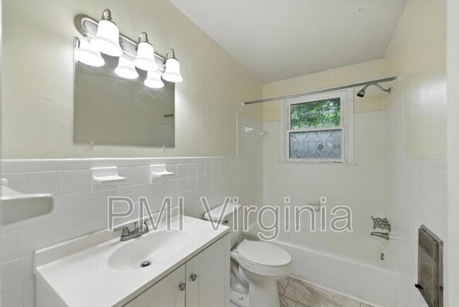 Building Photo - 3237 Verdun Ave