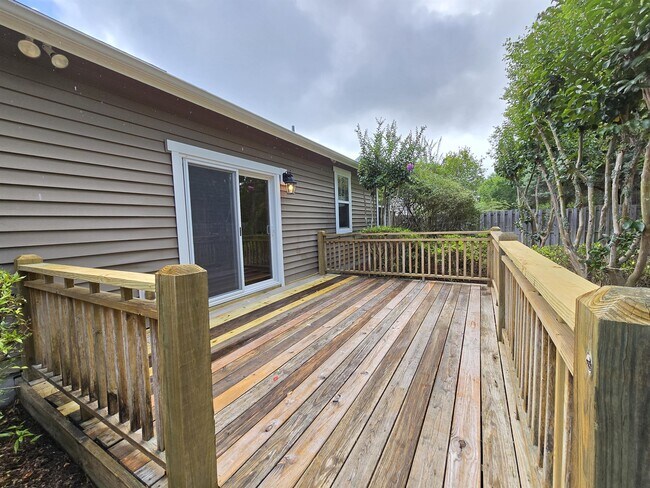 Building Photo - 435 Belvedere Dr