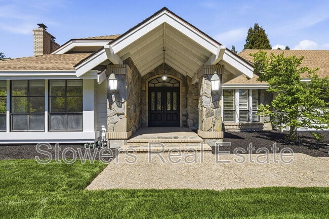 Building Photo - 618 Banister Ln