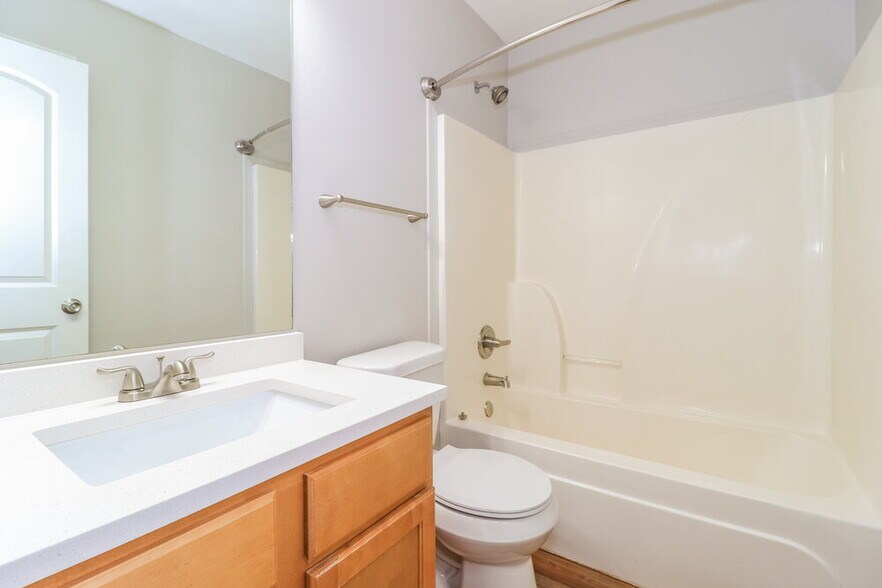 Building Photo - 10176 Evening Hill Dr