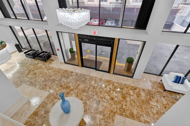 Building Photo - 6061 Collins Ave