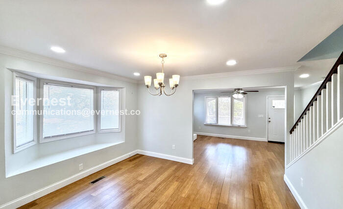 Building Photo - 217 N Sweetbriar Ave