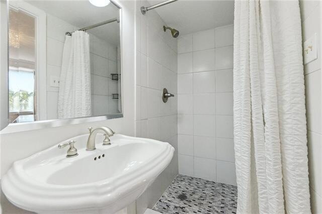 Building Photo - 3915 St Charles Ave