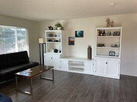 Building Photo - 2870 Lincoln Ave