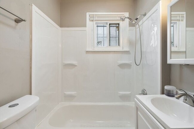 Building Photo - 1414 W 32nd St