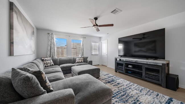 Building Photo - Move-in ready 4-bedroom, 2-bath home in Meadow Park!