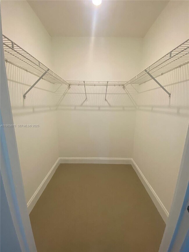 Building Photo - 1625 SE 10th Ave