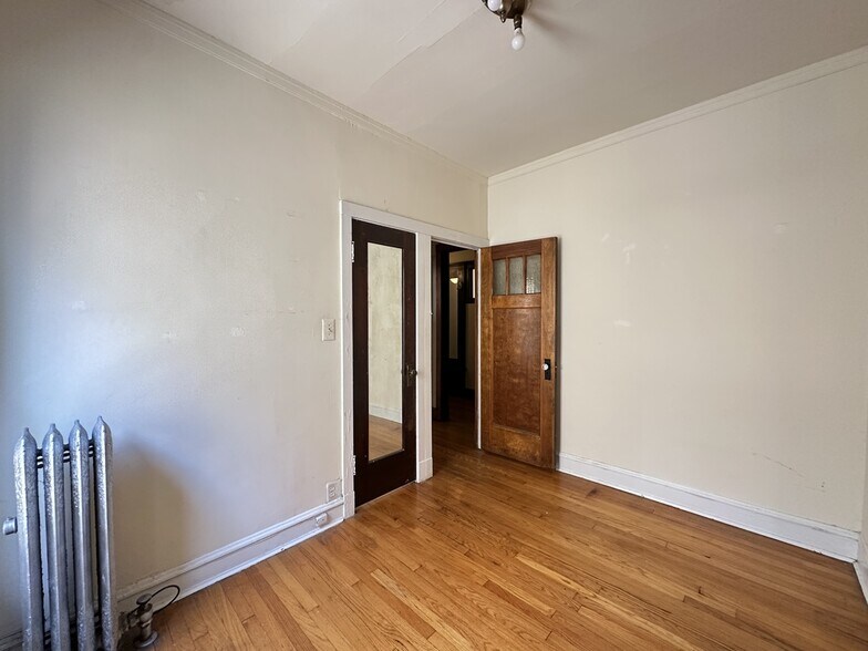 Building Photo - 2434 N Sawyer Ave