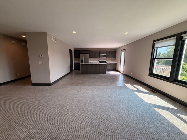 Building Photo - Spacious 4 Bedroom, 2.5 Bath in Caledonia!