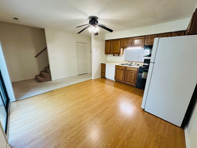 Building Photo - 911 Lora Ln
