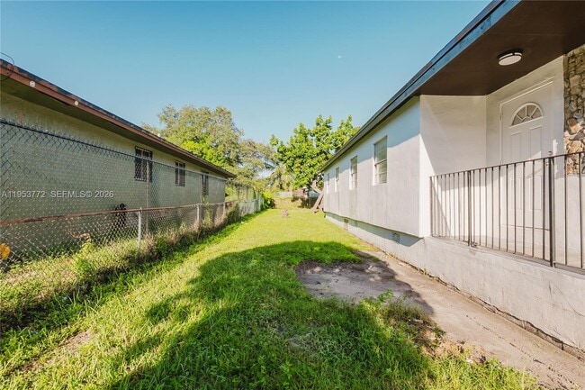 Building Photo - 4338 NW 24th Ave