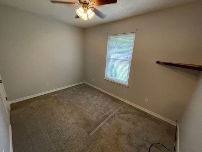 Building Photo - 8562 Vehlin Ct