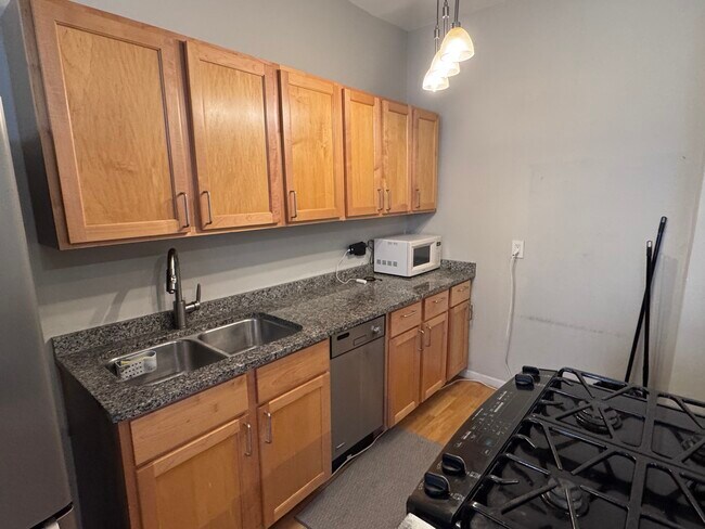 Building Photo - 1205 W Sherwin Ave