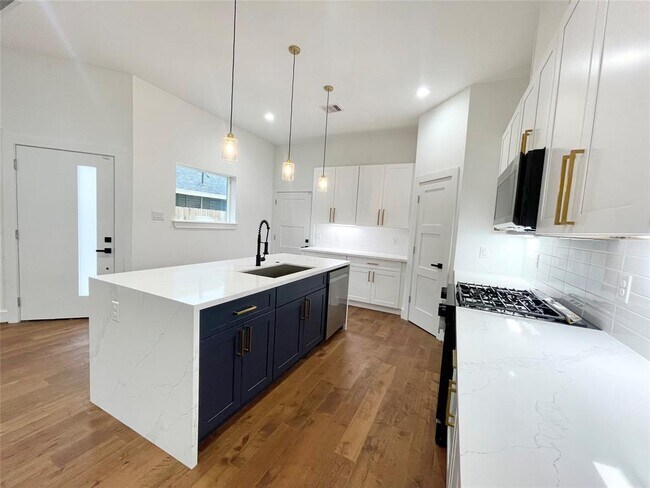Building Photo - 3038 Webster St