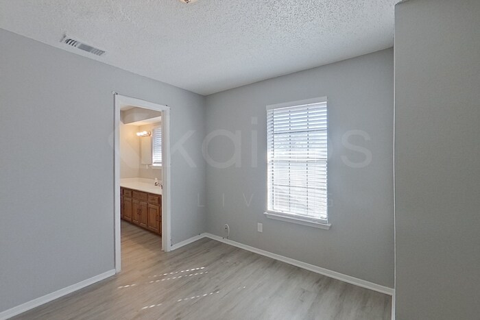 Building Photo - 2108 Woodnote Ln