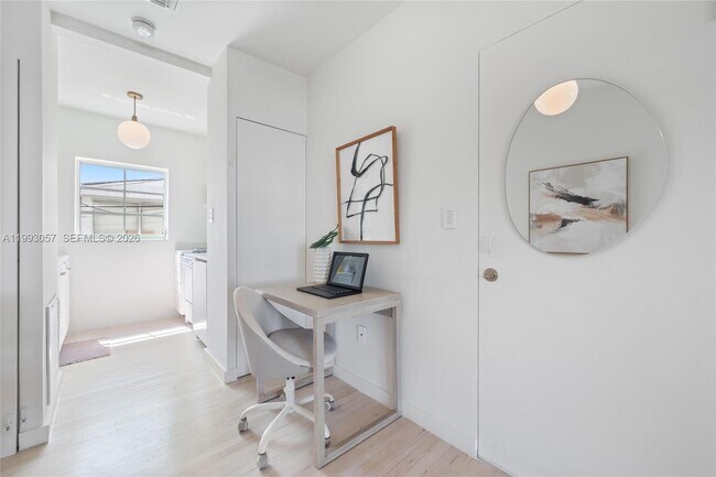 Building Photo - 750 Española Wy