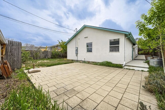 Building Photo - 4870 Beach Ct
