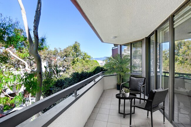 Building Photo - 300 N Swall Dr