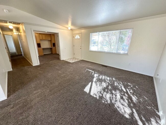 Building Photo - 404 Bramble Ct