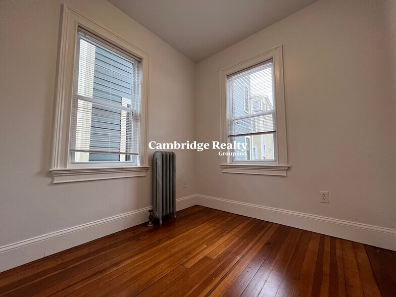 Building Photo - 107 Columbia St