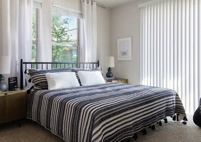 Building Photo - 5635 Diehl Trl-1802