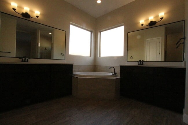 Building Photo - Move in Ready - Sand Hollow and Dunes Retreat