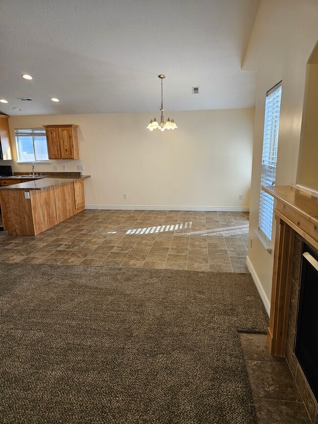 Building Photo - 1023 W Boston Ct