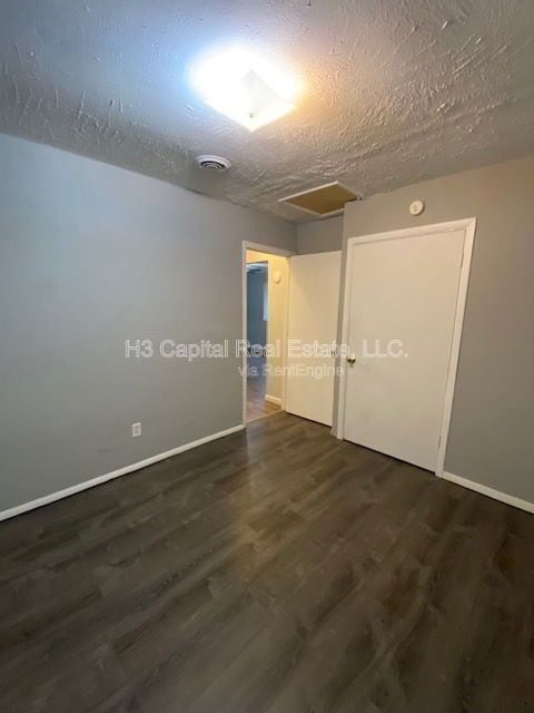 Building Photo - 206 W Thomas St