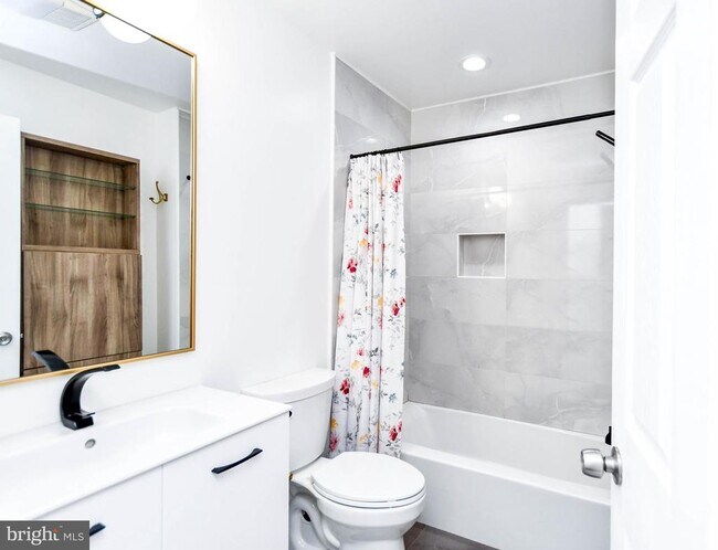 Building Photo - 1386 Bryant St NE