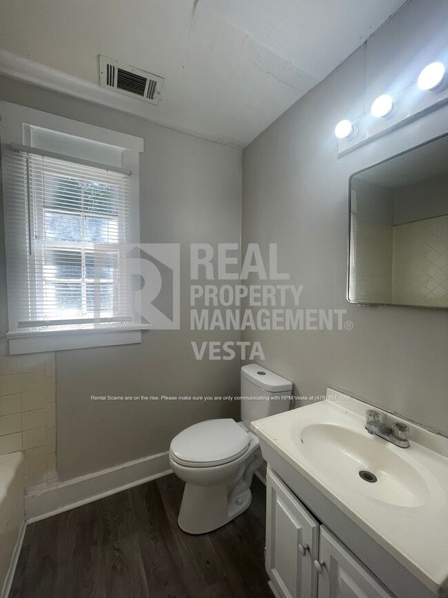 Building Photo - 1626 Selma Pl