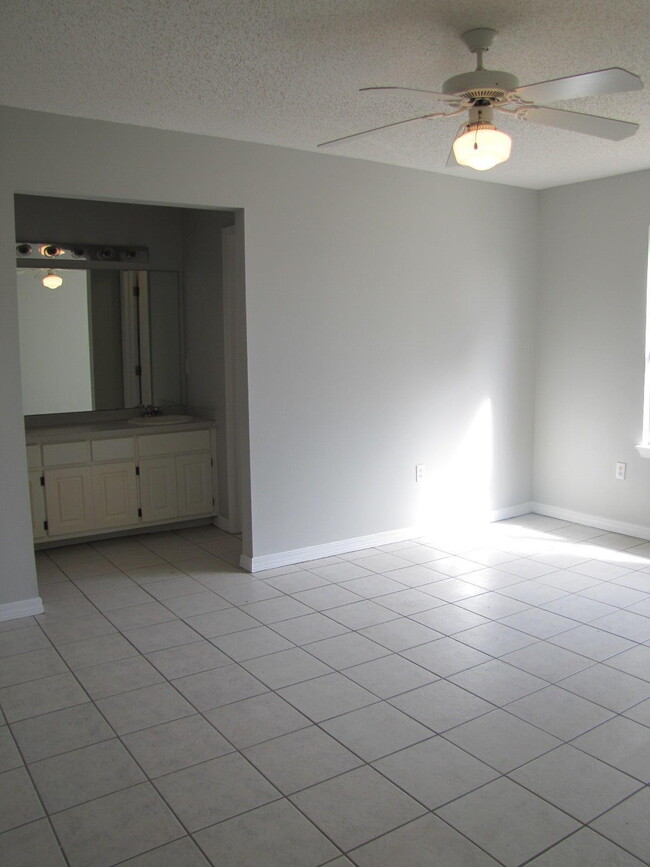 Building Photo - 2809 Geronimo Dr