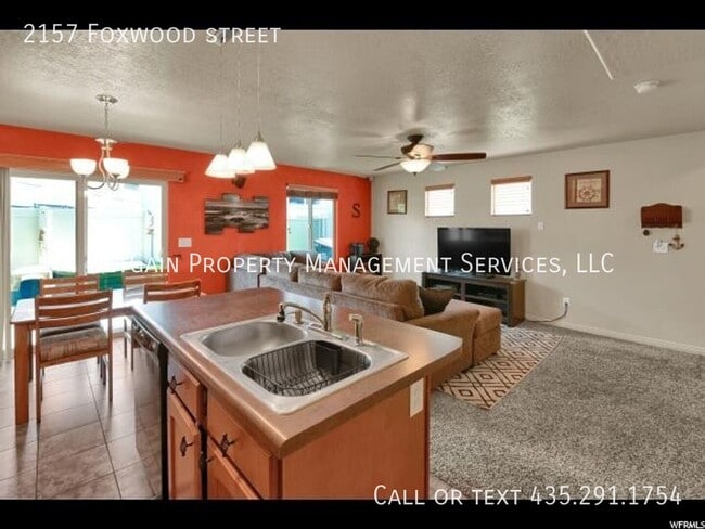 Building Photo - 2157 Foxwood St