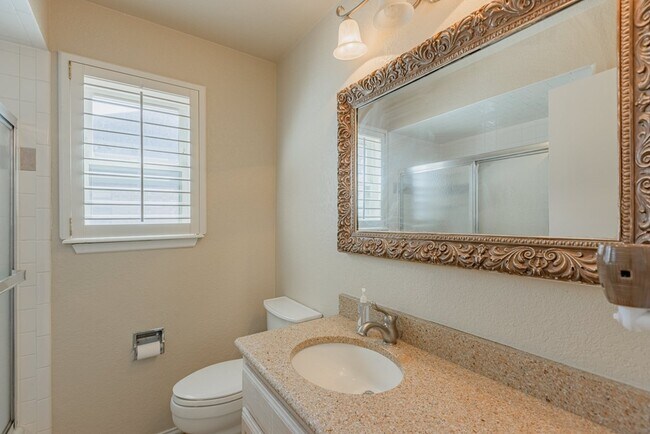 Building Photo - 8707 Holiday Dr