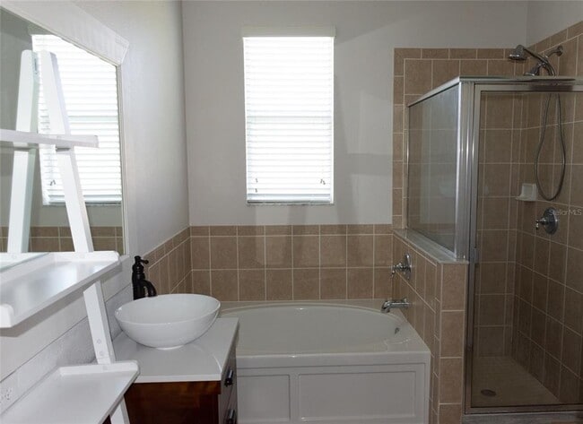 Building Photo - 2504 Ladoga Dr