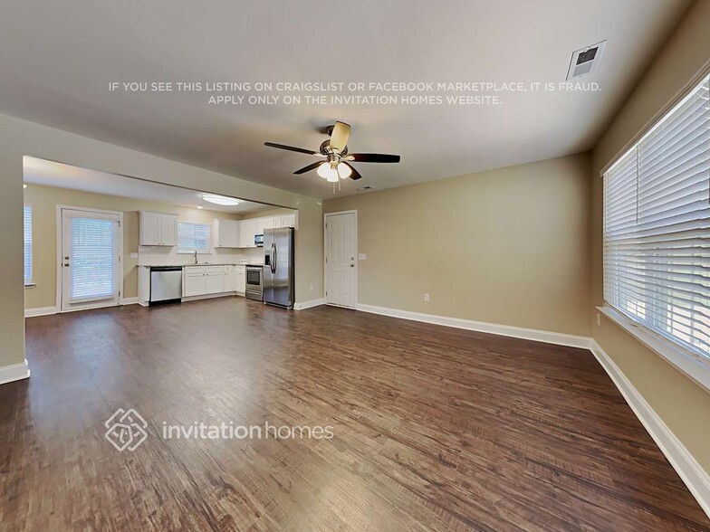 Building Photo - 1303 Oakshade Ave