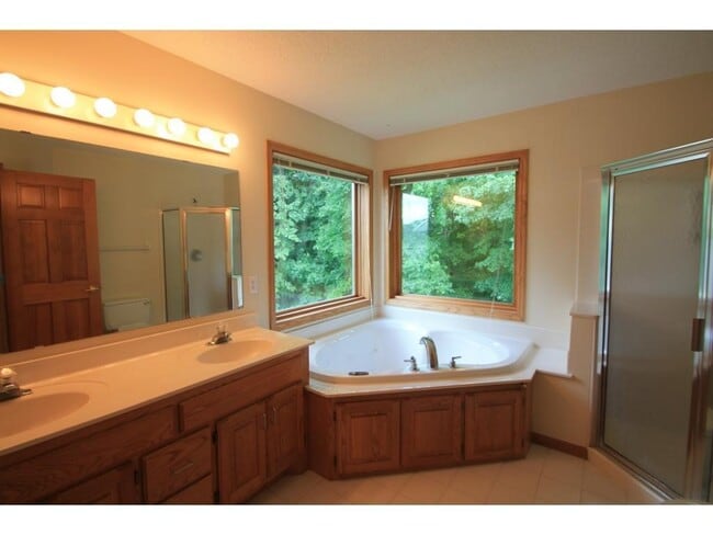 Building Photo - 19015 31st Pl N