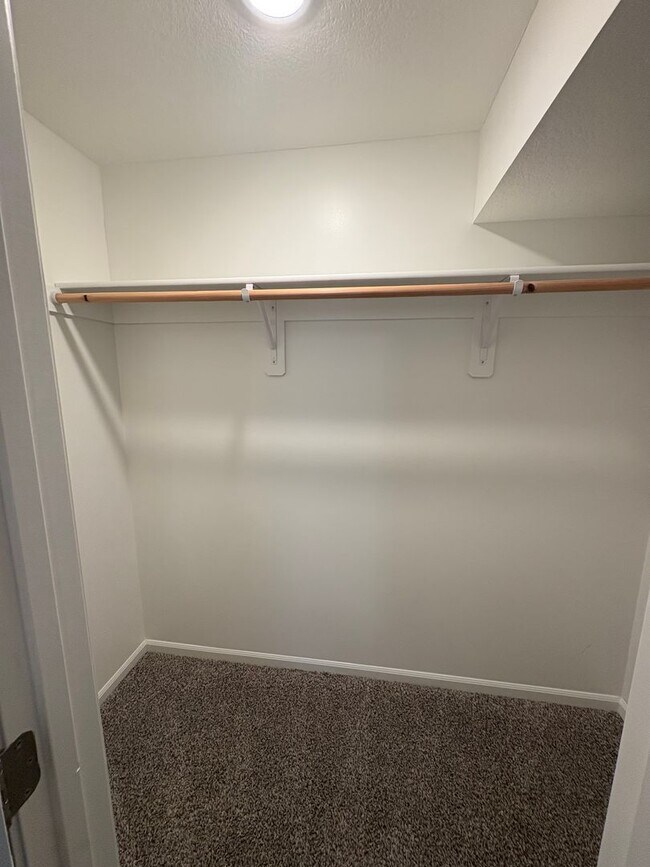 Building Photo - 705 Poplar Cir