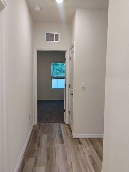 Building Photo - 5191 SW 52nd Dr