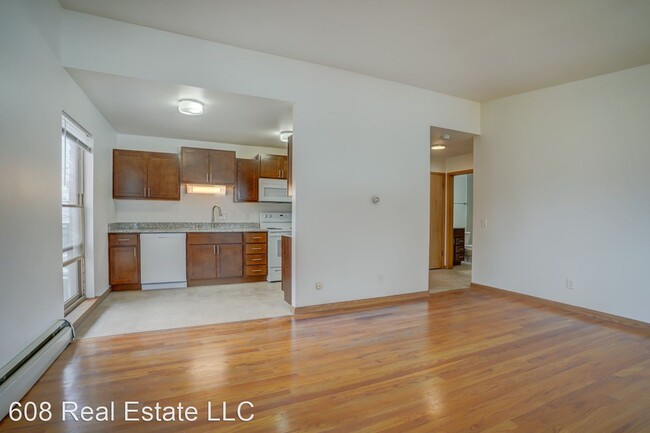 Building Photo - 6206-6206 Eastgate Rd