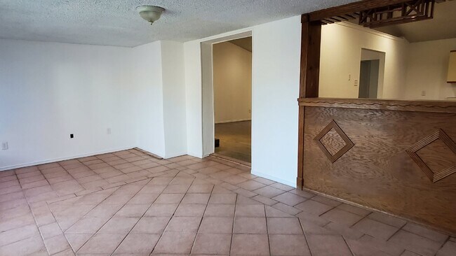 Building Photo - Ready to call home