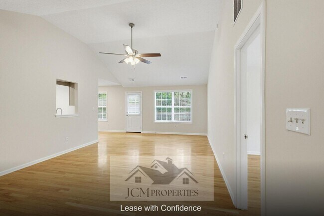 Building Photo - 700 Cottonwood Dr