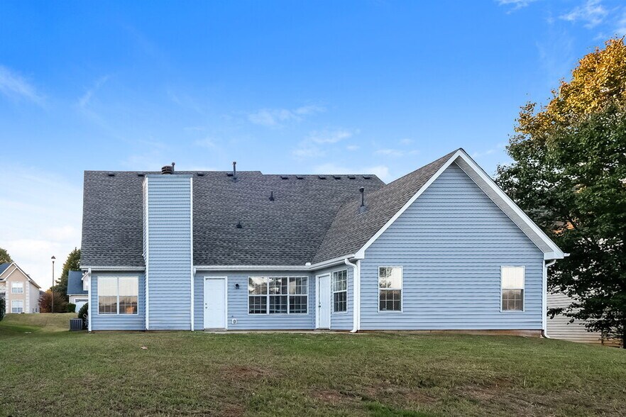 Building Photo - 8079 Clearview Cir