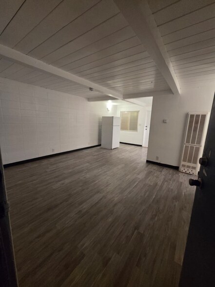 Building Photo - 11 E San Joaquin St