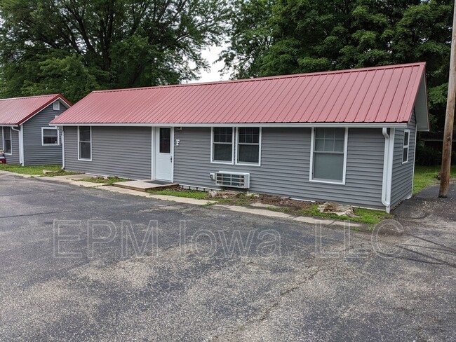 Building Photo - 609 1st St W